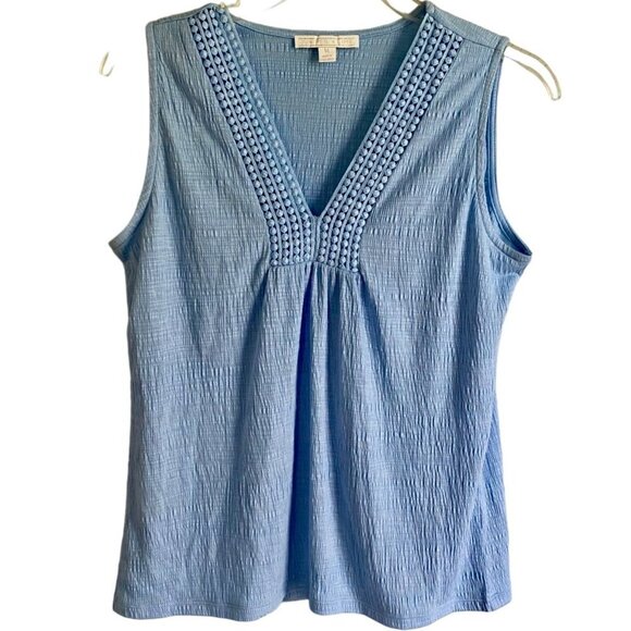 Juniper + Lime Light Blue Embellished Neckline Sleeveless Top Women's Medium NEW - Picture 1 of 9